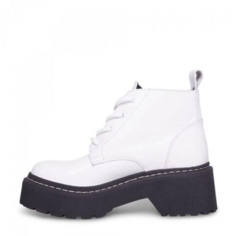 NWB Steve Madden Women's Larkin White Leather Lace up Boot - Multiple Sizes - Picture 3 of 17